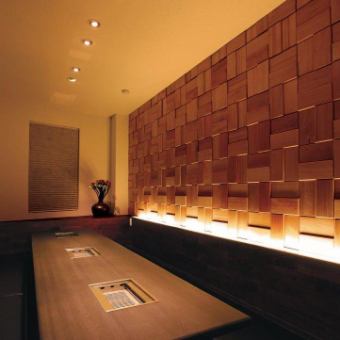 【完全個室】2名様~ご案内可能のテーブル席。広々とした完全個室で、デートや友人との食事にも最適!普段使いでも、大切な接待や会社宴会、ご家族と。様々なシーンでご利用頂けます!人数によってお席をご準備いたしますので、お気軽にお越しください♪ご予約お待ちしております♪