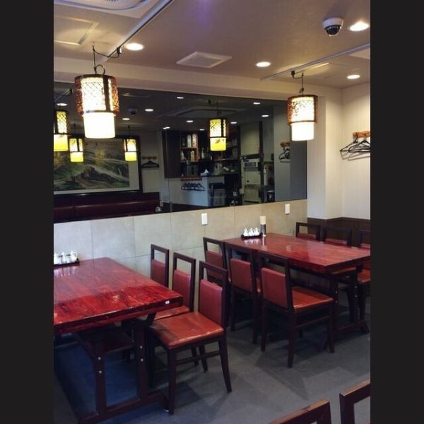 3階まである当店では、1階～3階まで各フロアごとに20名様から30名様まで貸切対応可能◎内装全体を中華の雰囲気で統一しており、お食事への期待も高まります。飲み会や歓送迎会、同窓会、打ち上げなど、様々なシーンでご利用下さい。