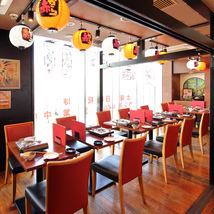 We also have a semi-private room where you can relax and relax ☆! Let's toast with a hot pot and draft beer from the famous red ♪ You can use it for various occasions such as friends, a drink with a colleague on the way home from work, a girls-only gathering, etc. One person is also welcome ☆ The layout can be changed according to the number of people !! We also support various banquets and second parties of company banquets, launches, alumni parties !!