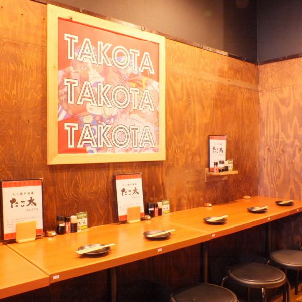 We have counter seats that can be used by one person ☆ How about a cup on your way home from work? Takeout is also available ☆