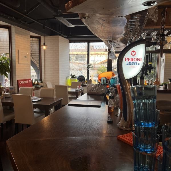 【カウンター席完備◎】店内にはカウンターもご用意しております。おひとり様も大歓迎◎！仕事帰りののお食事やサク飲み、ゆっくりお料理とワインを楽しみたい方にオススメです！