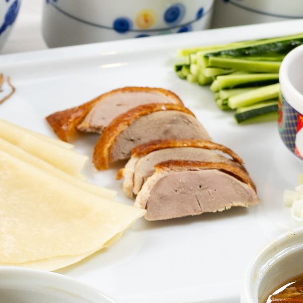 高級食材のアワビや伊勢海老をふんだんに使用した海鮮炒めやツバメの巣もあります。