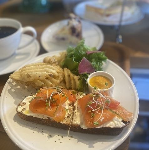 【PLATE】鮭魚開放式三明治拼盤