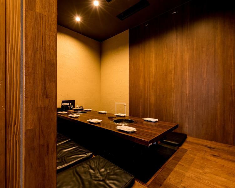 全８部屋の完全個室。家族や友人と落ち着いた空間でお肉を堪能してください