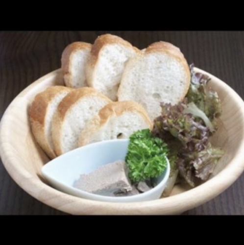 白レバーパテバケット添え