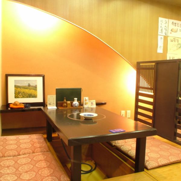 The digging kotatsu small seats on the 1st floor have a nice atmosphere and you can spend your feet comfortably.There are other table seats and a private room on the second floor where you can relax with a variety of seats.
