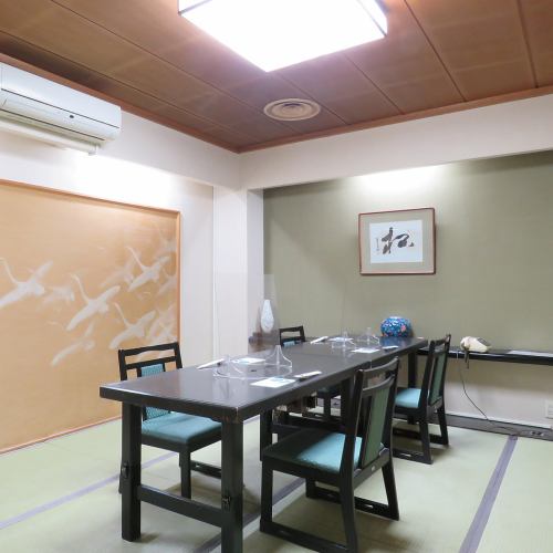 [Zashiki private room] Large and small tatami room for 2 to 60 people.A soothing Japanese space.The rooms are spacious and the chairs with backrests allow you to relax.Ideal for various banquets such as company banquets and welcome and farewell parties.Many banquet courses are also available!