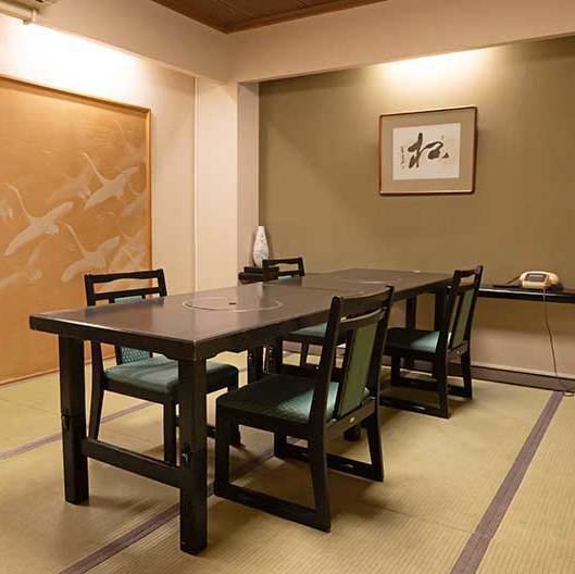 二階に4名様～60名様までご対応可能の大小個室をご準備しております。お座敷個室だけでなくテーブル個室もございますので、足の不自由な方や、せいざが苦手な方でも安心です。