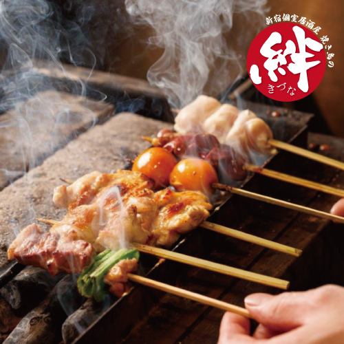 All-you-can-eat charcoal-grilled yakitori at this Japanese izakaya with private rooms!