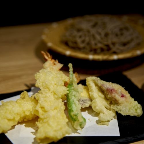 Tempura platter (2 shrimp and various vegetables)