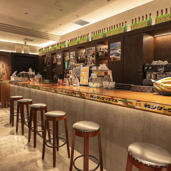 【使い方はあなた次第！】お洒落な雰囲気漂う本格バル空間で、楽しいひとときをお過ごしください。落ち着いたカウンター席で仲間と語らうも良し、テーブル席でスポーツ観戦を楽しむも良し。デートや合コンにもぴったりな雰囲気で、少人数からグループまで幅広く対応。あなたらしい過ごし方で、特別な時間をぜひ当店で。