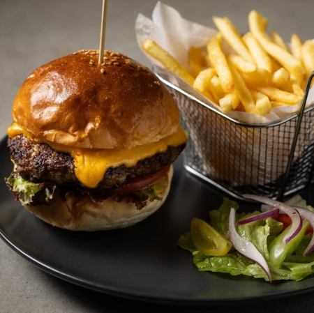 100%ビーフバーガー