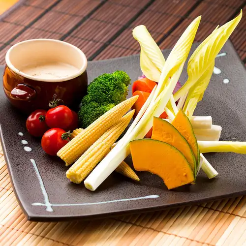 Directly from the production area! Coloring fresh vegetables Bagna cauda