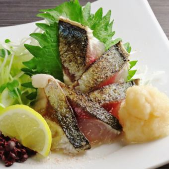 豊後鯖の岩塩炙り刺し～梅おろし添え～