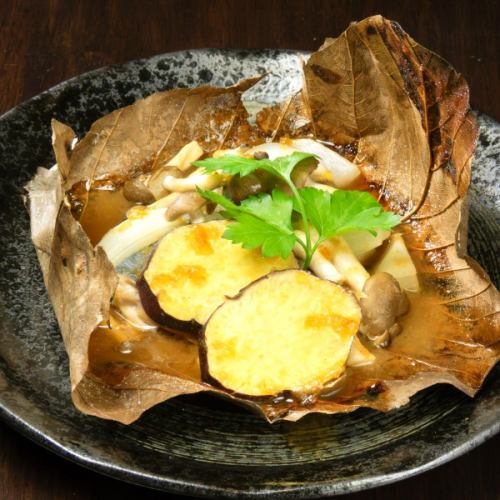 焼鯖と季節野菜の朴葉包み