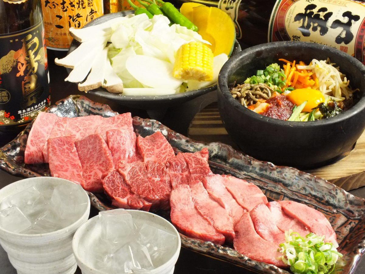 設備齊全的停車場！肉眼可見的烤肉店，您可以以合理的價格享用日本黑牛肉和A5級肉