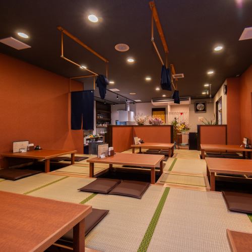 <p>店内全体が和を基調とした落ち着いた雰囲気で、ゆったりとした時間を過ごせます◎通常、最大30名様までの宴会に対応可能ですが、お席を離れても良ければなんと60名様～70名様までの大規模宴会も承ります★大人数での貸切など、特別なご要望もお気軽にご相談ください。思い出に残る宴会をサポートいたします♪</p>