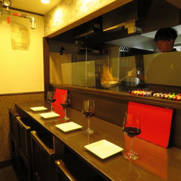 [Open kitchen counter] We also have counter seats available! The seats in the open kitchen allow you to watch the head chef cook up close! This will further enhance the dining atmosphere.Great for dates too!