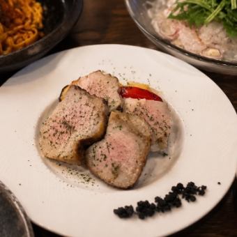 基本套餐 5000 日元：10 道菜，包括 [留寿都烤猪肉/香肠意面]，120 分钟畅饮。
