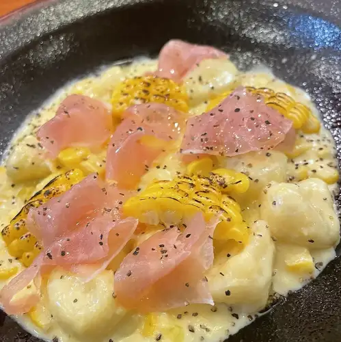 道産とうきびと生ハムのクリームニョッキ
