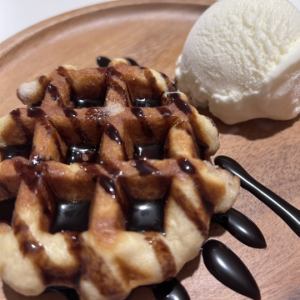 ワッフルチョコかけ＆バニラアイス