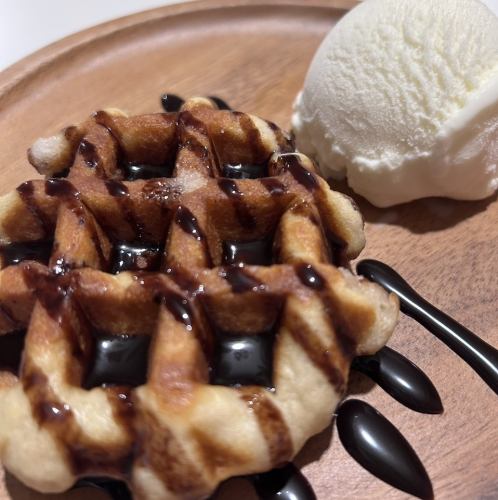 ワッフルチョコかけ＆バニラアイス