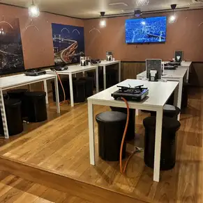4名様から、ご利用いただけるテーブル席。ご家族連れでのご利用にもおすすめ！