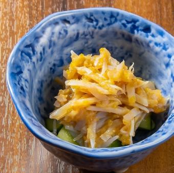 サメ軟骨梅和え