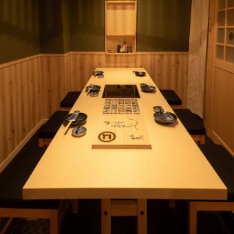 プライベートな個室で、特別な時間を過ごしましょう★この個室は、最大4名までの利用が可能です！落ち着いた雰囲気の中で、ゆったりとしたひとときをお楽しみいただけます♪