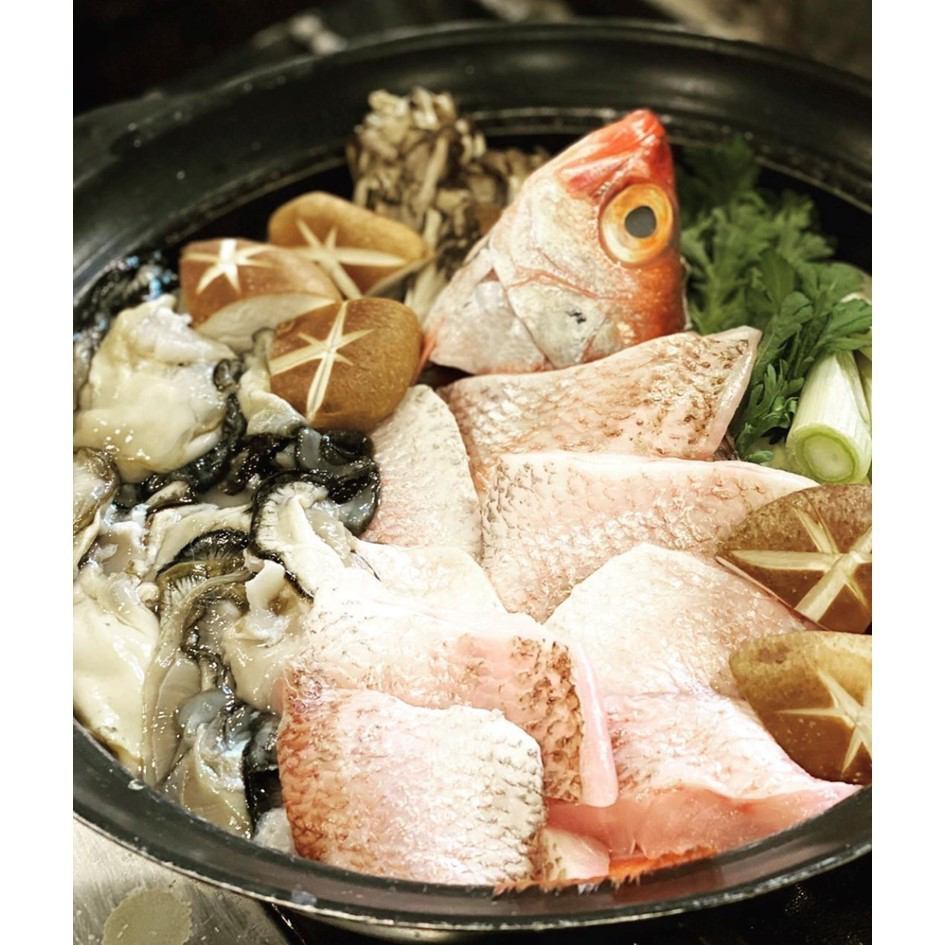 갓 잡아 활기찬 생선을 사치스럽게 맛본다.60종 이상의 일본술도!