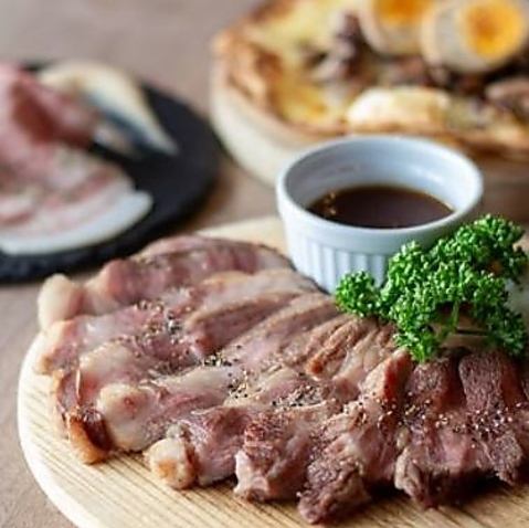 クラフトビールとの相性抜群「花巻白金豚のステーキ」