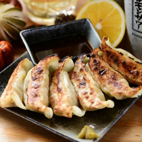 Specialty Goen (5 yen) Gyoza! Set of 4, limited to Monday through Thursday *The regular price is 480 yen on Fridays, Saturdays, and the day before a holiday.