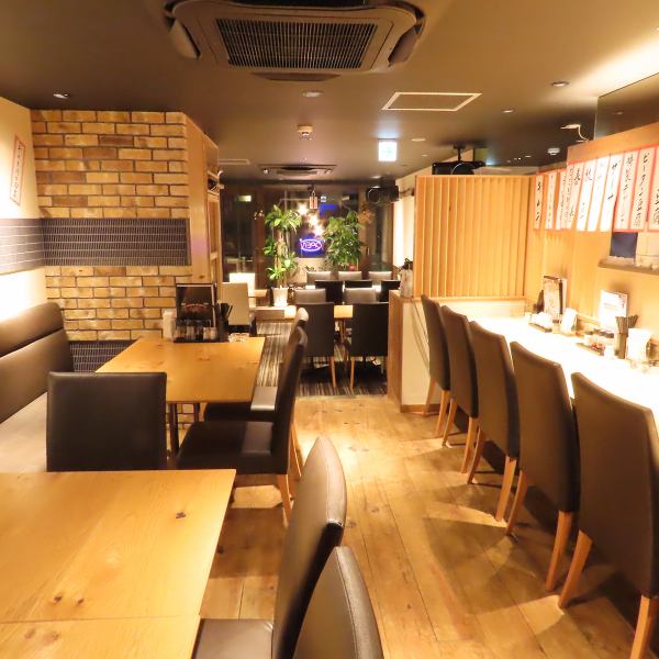 【使い勝手の良いテーブル席】少人数から大人数まで幅広い人数にご対応いたします◎また大人数のご宴会も承っておりますので、ぜひご利用ください。普段使いから、ご家族でのお食事、会社宴会など様々なシーンに◎宴会に最適なコースもご用意しています♪