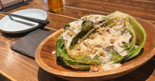 5.12Tuesday

本日も宜しくお願いします
好評頂いてる新メニュー
『焼き高原レタスの香るシーザー🥬』

シャキシャキと瑞々しい高原レタス
焼くと少し香ばしく
ナッツと自家製のシーザードレッシング
が非常に良く合います

皆さまのご利用お待ちしております

#宇都宮肉バル
#陽東イタリアン 
#肉料理好き 
#グルメ好きな人と繋がりたい
#大人女子会 
#大人の隠れ家 
#ご褒美ディナー 
#ワインと肉 
#夜ごはん記録 
#肉好きな人と繋がりたい 
#大人女子ごはん 
#おしゃれ肉バル 
#イタリアンバルディナー 
#ペアリングディナー
#ご褒美外食 
#ゆったりディナー 
#大人時間 
#イタリアン好きな人と繋がりたい 
#美味しい時間 
#ワインとイタリアン 
#お肉ディナー 
#隠れ家レストラン 
#落ち着いた空間 
#美味しい肉料理