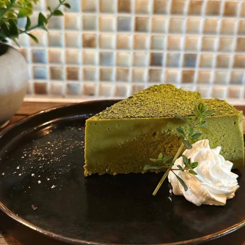 5月3日（土）より季節の食材を取り入れた「シーズンメニュー」を提供いたします！ 
⚪︎生ハムと苺のムース仕立て

⚪︎ヤリイカと新じゃがのフリット

⚪︎焼き高原レタスの香るシーザー

⚪︎那須高原卵のクリームリゾット

⚪︎桜海老のビアンカピッツァ

⚪︎京抹茶のチーズケーキ

皆様のご来店お待ちしております☺️

【ゴールデンウィーク中の予約状況】
※5月1日現在

2日（金）テーブル満席、カウンター数席空いてます
3日（土）テーブル残りわずか
4日（日）ご案内できます💡
5日（月）ご案内できます💡
6日（月）ゆったりご利用できます🈳

#新メニュー
#イチマルイイヒ#ichimaruiihi
#pizza#ピザ#黒毛和牛
#ワインセラー#女子会
#栃木グルメ
#栃木オススメ50選
#栃木イタリアン
#宇都宮グルメ#宇都宮ディナー
#宇都宮イタリアン#宇都宮バル
#ワイン#ステーキ#ピザ
#ゴールデンウィーク