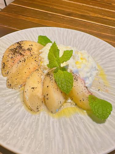 🍑✨【新菜单公告】✨🍴
我们推出了一道新菜肴，让您可以享受季节的味道。
🥭 大吉岭风味的桃子和斯特拉恰泰拉奶酪。新鲜的桃子和柔滑的奶酪，在红茶的香气中优雅地融合。
🥒 蒜香蛋黄酱炸西葫芦 炸至酥脆的夏季蔬菜西葫芦，配以特制蒜香蛋黄酱。它也是啤酒或葡萄酒的完美搭配。
🍝 日式白砂糖冷意面 清爽的冷意面，非常适合夏天，由鲜味的白砂糖和清爽的日式高汤制成。
请享用此限时菜单！

📍意大利肉吧 Ichimaru-iihi 🍷 如需预订和咨询，请访问我们的个人资料链接

#新菜单 #当季菜单
#ichimaruihi
#披萨 #黑毛和牛
#酒窖 #女生聚会
#栃木美食
#栃木县50处推荐景点
#栃木意大利菜
#宇都宫美食 #宇都宫晚餐
#宇都宫意大利#宇都宫酒吧
#葡萄酒 #牛排 #披萨