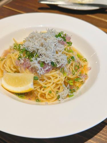 🍑✨【新菜单公告】✨🍴
我们推出了一道新菜肴，让您可以享受季节的味道。
🥭 大吉岭风味的桃子和斯特拉恰泰拉奶酪。新鲜的桃子和柔滑的奶酪，在红茶的香气中优雅地融合。
🥒 蒜香蛋黄酱炸西葫芦 炸至酥脆的夏季蔬菜西葫芦，配以特制蒜香蛋黄酱。它也是啤酒或葡萄酒的完美搭配。
🍝 日式白砂糖冷意面 清爽的冷意面，非常适合夏天，由鲜味的白砂糖和清爽的日式高汤制成。
请享用此限时菜单！

📍意大利肉吧 Ichimaru-iihi 🍷 如需预订和咨询，请访问我们的个人资料链接

#新菜单 #当季菜单
#ichimaruihi
#披萨 #黑毛和牛
#酒窖 #女生聚会
#栃木美食
#栃木县50处推荐景点
#栃木意大利菜
#宇都宫美食 #宇都宫晚餐
#宇都宫意大利#宇都宫酒吧
#葡萄酒 #牛排 #披萨