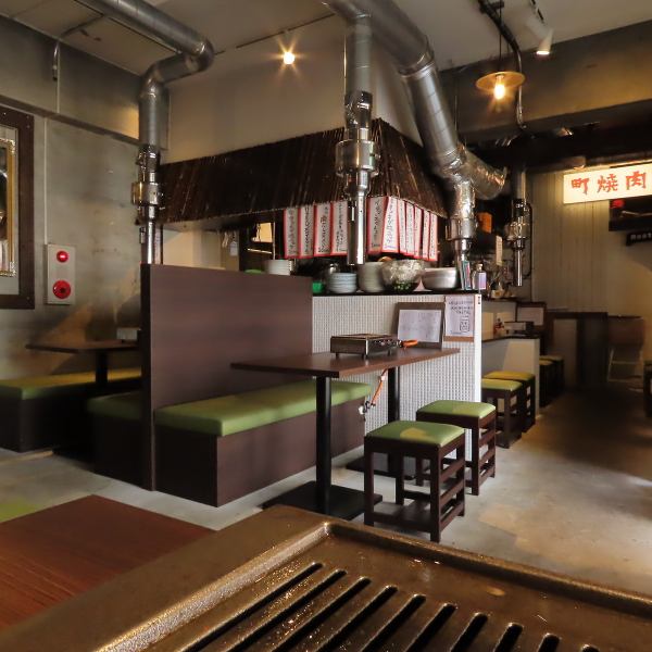 当店は、最大33名様までの宴会貸切ができる開放感あふれる空間です。飲み放題プランもご用意しておりますので、ぜひ一緒にご利用ください♪貸切を希望される方は、お気軽にご相談いただければ、柔軟に対応いたします。友人や同僚との集まり、特別なイベントに最適な場所で、心温まる時間をお楽しみください！