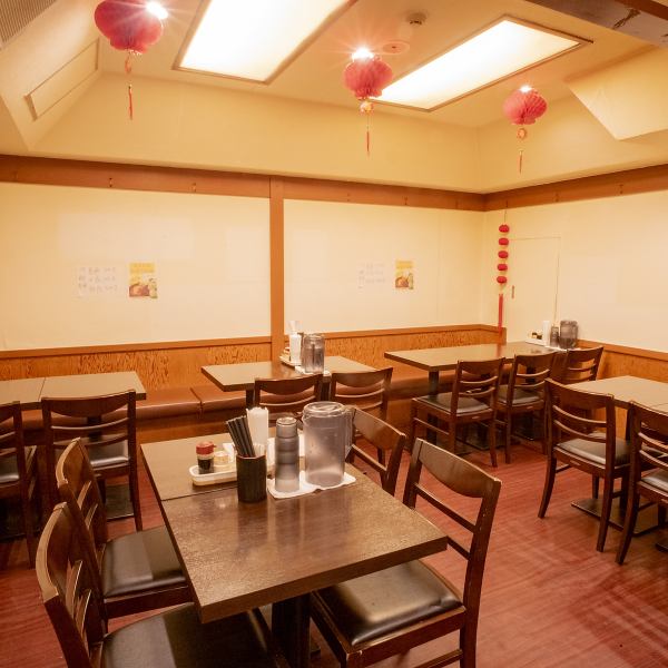 【店舗貸切OK！大人数の会社宴会にピッタリ！】木を基調としたモダンで落ち着ける広々とした空間。そんな店内を貸し切って、お客様だけのプライベートなご宴会はいかがでしょうか？30名様から貸切可能ですので会社宴会などの大型宴会に最適です！本格中華を味わいながら、楽しい一時をお過ごしください。 