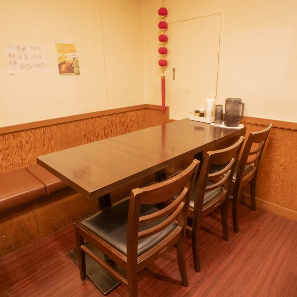 【2～6名の少人数宴会も大歓迎です！】店内は席の移動も可能ですので、少人数でもお楽しみいただけます。ご友人やご家族などのご宴会にピッタリです。