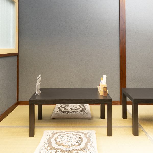 小上がり席を備えた店内は、ゆったりくつろげる落ち着いた空間。たまには時間を気にせずゆっくりしたい日にも最適で、宴会や貸切にもおすすめ。足を伸ばしてリラックスしながら、特別なひとときをお楽しみいただけます。