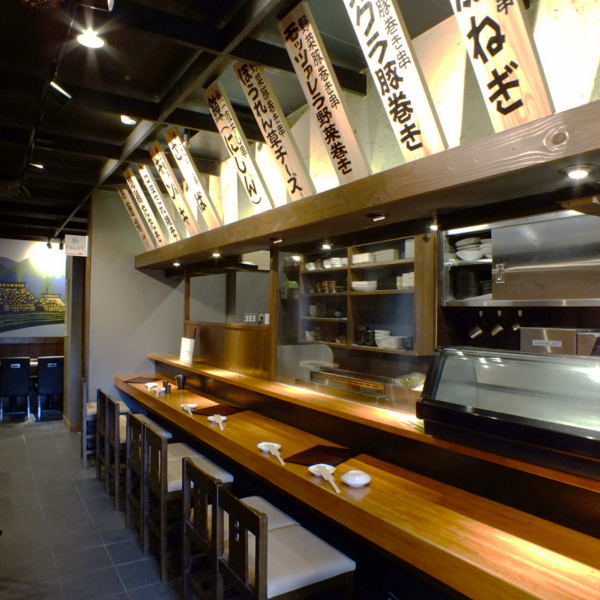 【2020年3月にNEW OPEN】兵庫駅より徒歩5分以内、西国街道沿いに『いろは』があります。提灯が目印です♪活気ある店内に入れば、気さくな店長が出迎えてくれます◎地元の人からから愛されるお店になるべくNEW OPEN♪歓送迎会などの宴会はもちろん、仕事帰りのサク飲みやご家族連れでも使いやすくなっております!