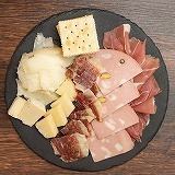 生ハムサラミとチーズの盛り合わせ