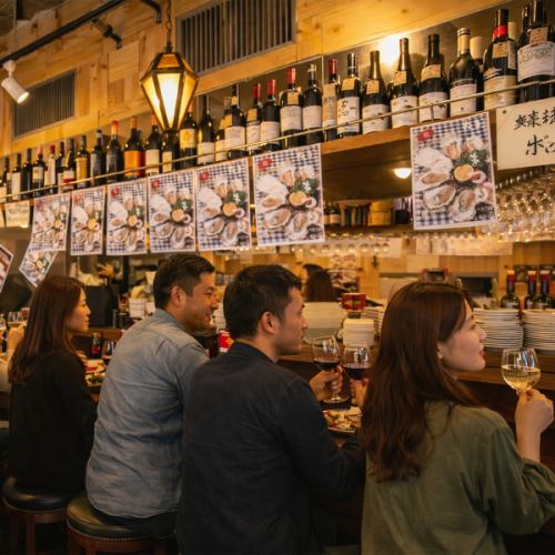 【距離も縮まるバルといえばのカウンター席】隣で肩寄り添って飲めば距離も縮まる。仲も深まる。魔法のカウンター席