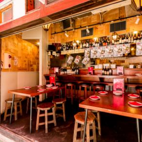 【外の空気を感じる解放感】これからの季節に人気！大きな窓ガラスを開放。風を感じながら昼から飲める！