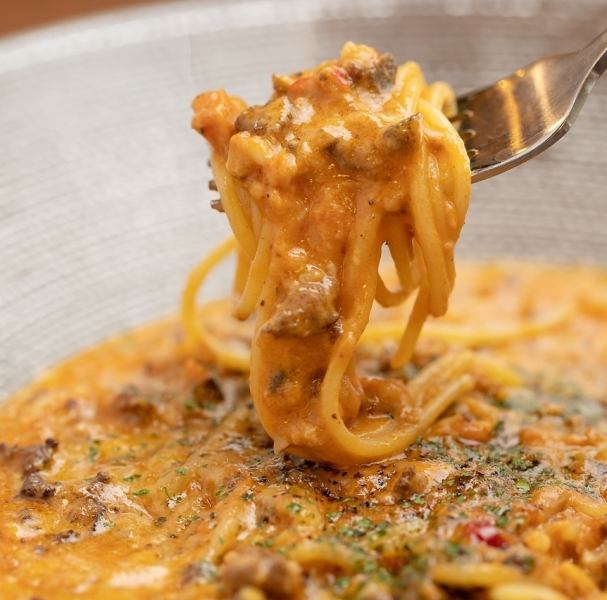 肉・海鮮だけじゃない！！具だくさんのピザやパスタも人気！他にもお酒に合う創作料理が魅力的