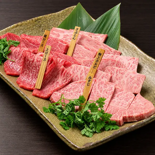 【本日の厳選部位】職人の目利きが光る極上の逸品◎日替わり焼肉プレート5点盛りで部位ごとの旨味食べ比べ