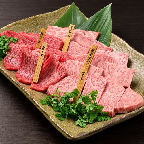 【本日の厳選部位】職人の目利きが光る極上の逸品◎日替わり焼肉プレート5点盛りで部位ごとの旨味食べ比べ