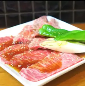 カルビ・ロース・ハラミ300ｇ焼肉プレート