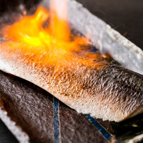 〈Broiled in front of you!〉Broiled mackerel